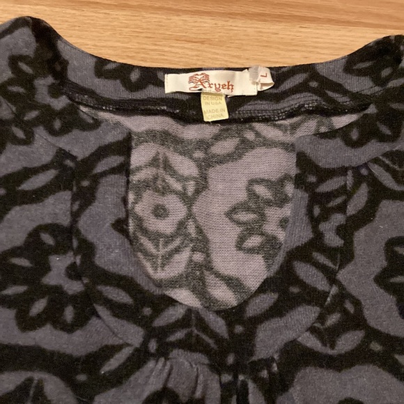 Bell sleeve patterned dress - Picture 2 of 3